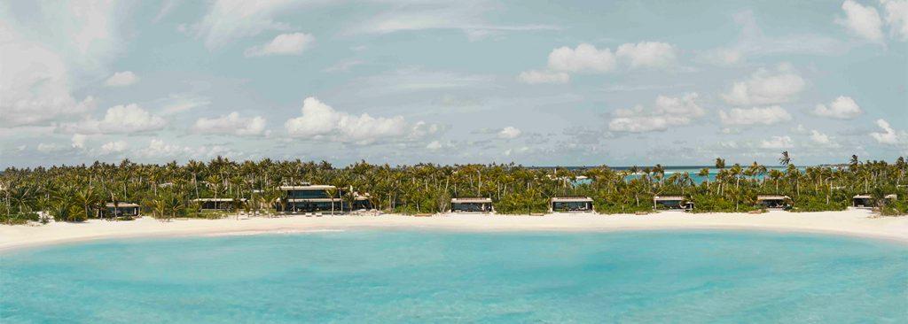 Das von Star-Architekt Marcio Kogan entworfene Resort wurde behutsam in die Natur der Insel eingebettet. (Bild: Patina Maldives)