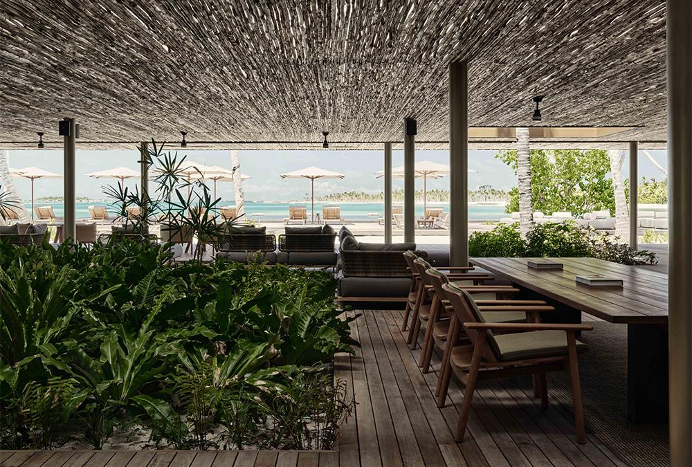 Im Resort laden viele gemütliche Plätze und Treffpunkte zu entspanntem Verweilen. (Bild: Patina Maldives)