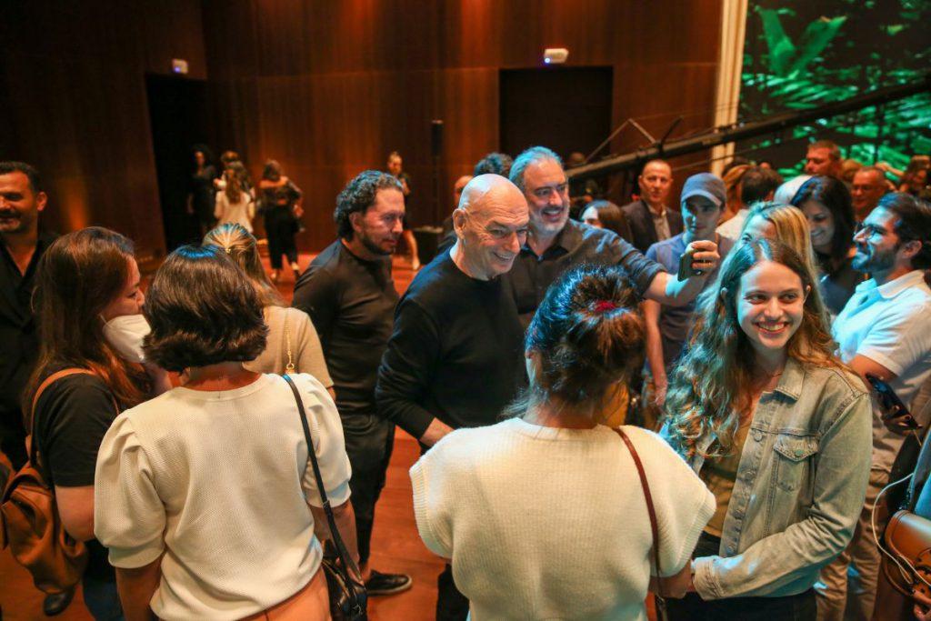 Jean Nouvel inmitten von Gästen bei der Eröffnungsfeier des Rosewood Hotels Sao Paulo