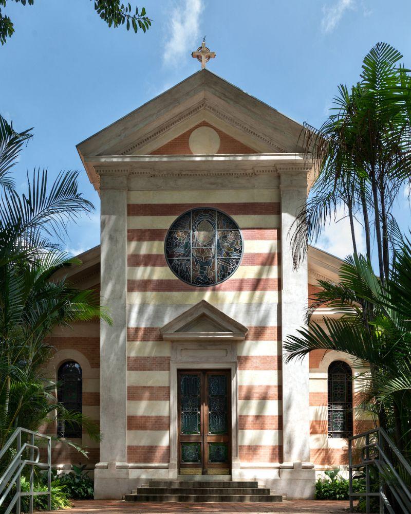 Die Kapelle Santa Luzia fungiert immer noch als Kapelle und wurde vollständig restauriert. Sie erhielt ein von Vik Muniz  signiertes Glasfenster. 