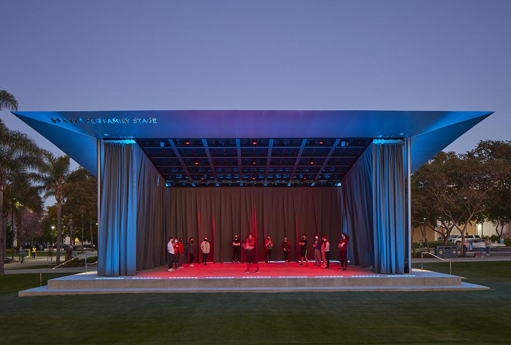 Die neue Freiluftbühne der Filmhochschule der Loyola Marymount Uni in Los Angeles. (Bild: SOM / Dave Burk)