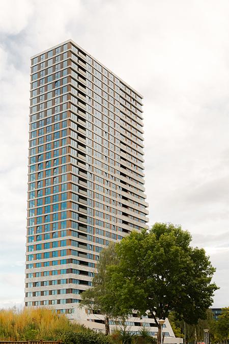 Von jeder Seite anders: Der „Bunker Tower“, der die Designsprache des 1969 konzipierten Maaskant Bunkers neu interpretiert. (Bild: Sebastian van Damme)