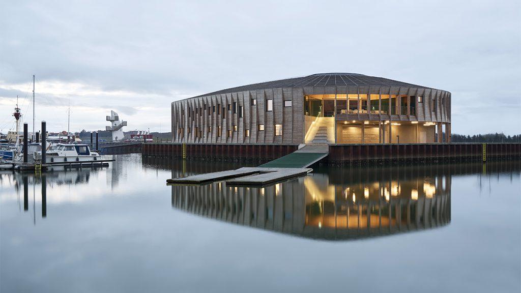 Maritime Center Esbjerg: Holz, das Sturm und Wellen trotzt. (wichmann+bendtsen photography)