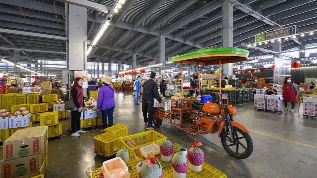 Natürlich belüftet und wohltemperiert: Der eigentliche Großmarkt unter der öffentlichen Parkfläche. (Bild: Shephotoerd)