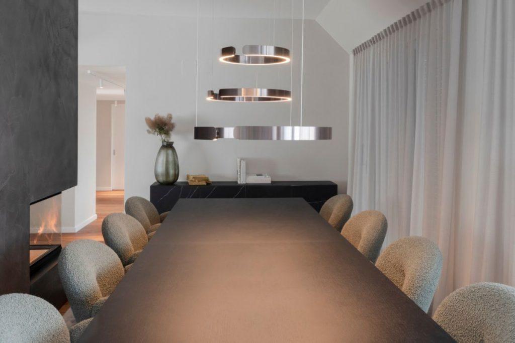 Penthouse O in Wien mit Interior Design ganz in edlem Grau