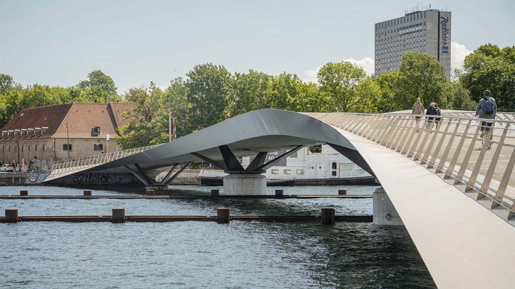 Radfahrern und Fußgängern vorbehalten: Die 2019 fertiggestellte Lille Langebro (Kleine lange Brücke). (Bild: Michael Nagl)