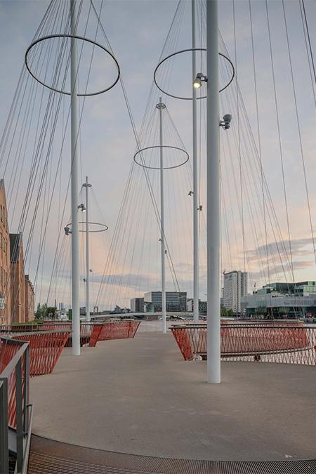 Baukunst-Wunderwelt Kopenhagen: Die zierlich-romantische Cirkelbroen öffnet sich bei Bedarf für Schiffsdurchfahrt. (Bild: Michael Nagl)