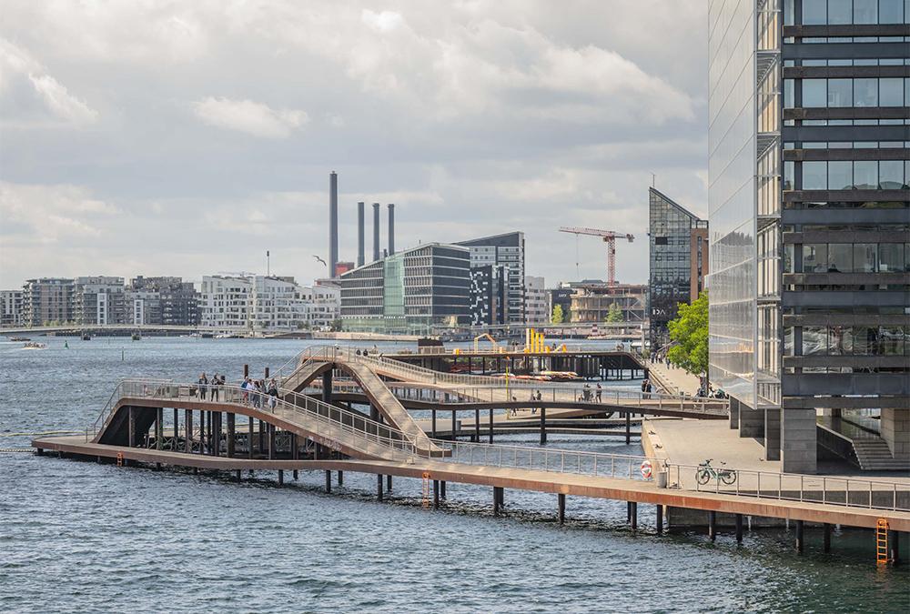 Was mit dem Havnebadet Islands Brygge seinen Anfang nahm, hat Kopenhagen inzwischen mehrere, beliebte Badeplätze für Freizeitspaß im Hafenbecken beschert. (Bild: Michael Nagl)