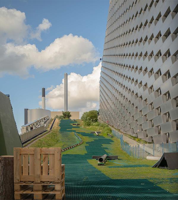 Müllverbrennungsanlage Amager Bakke: Von Architekt Bjarke Ingels zum Kraftwerk mit begehrtem Freizeitparadies umgestaltet. (Bild: Michael Nagl)