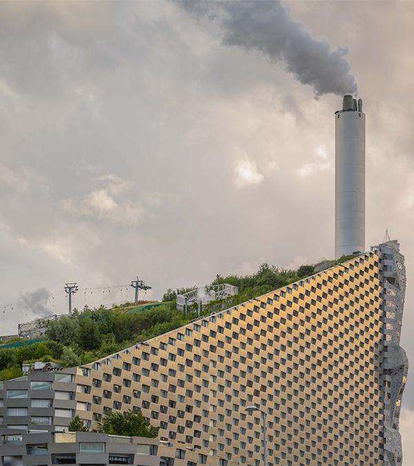 Müllverbrennungsanlage Amager Bakke: Von Architekt Bjarke Ingels zum Kraftwerk mit begehrtem Freizeitparadies umgestaltet. (Bild: Michael Nagl)