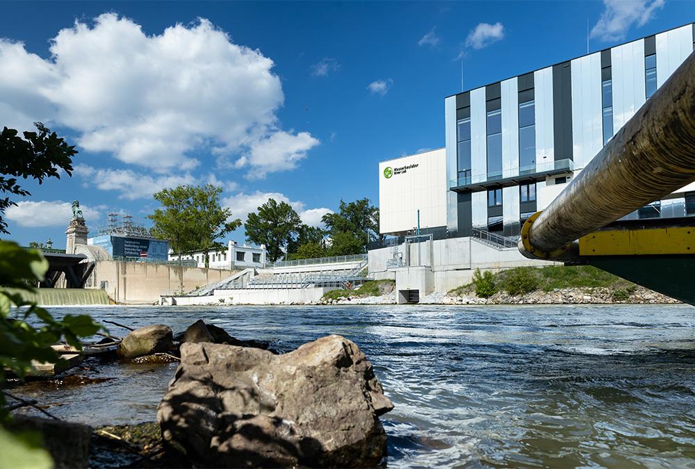 Das weltweit einzigartige „River Lab“ an der Donau bietet Top-Bedingungen zur Forschung in Bereichen wie Wasserkraft, Hochwasser- und Umweltschutz. (Bild: Christoph Gruber / BOKU)