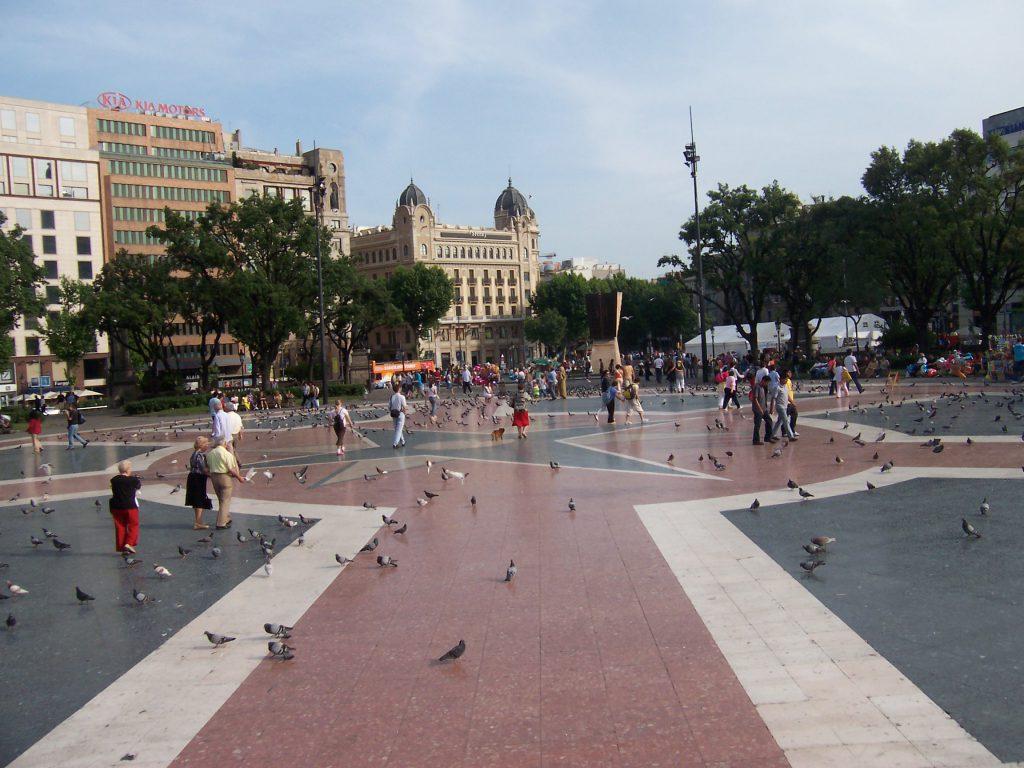 die Plaza Catalunya im Herzen Barcelonas