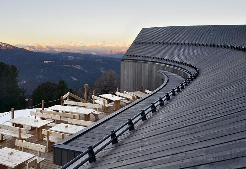 Gekrümmter Bau, Berghütte Oberholz, Obereggen, Peter Pichler, Pavol Mikolajcak, Südtirol, Dolomiten