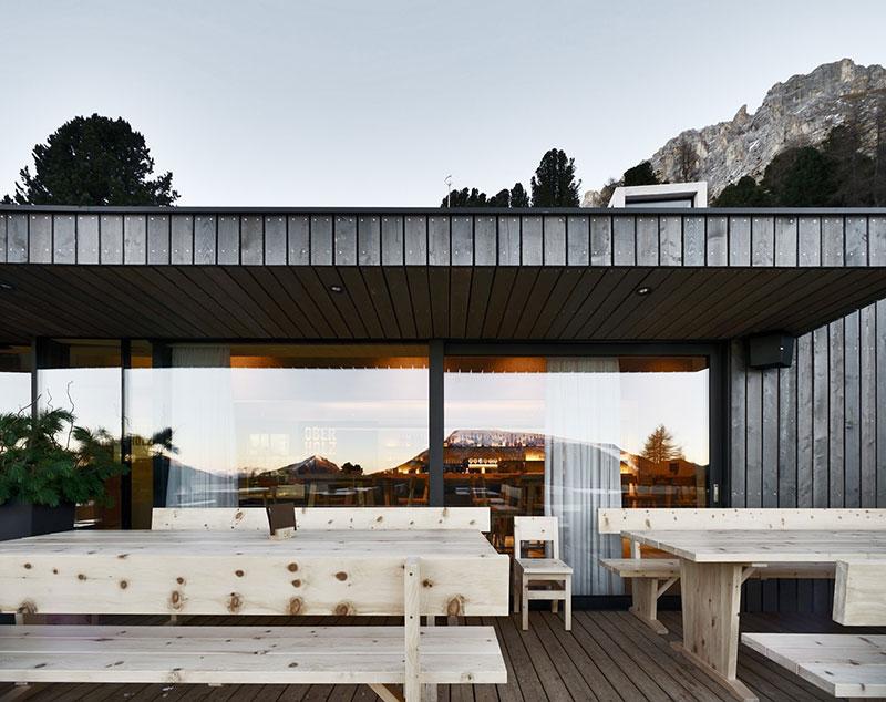 Terrasse, Berghütte Oberholz, Obereggen, Peter Pichler, Pavol Mikolajcak, Südtirol, Dolomiten