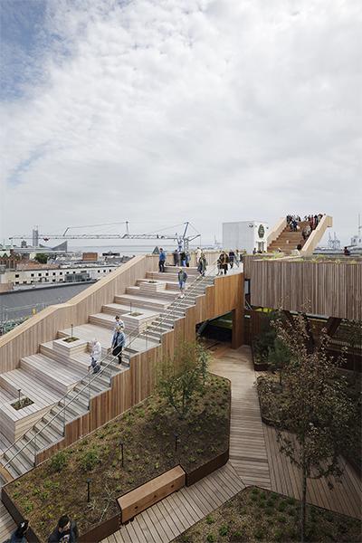 A green environment for the city’s residents to enjoy: the relaxing “Salling Rooftop Garden is an oasis designed by Henning Larsen where the people of Aarhus can rest and recuperate. (Credit: Martin Schubert)