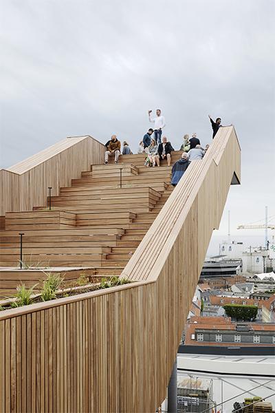 A green environment for the city’s residents to enjoy: the relaxing “Salling Rooftop Garden is an oasis designed by Henning Larsen where the people of Aarhus can rest and recuperate. (Credit: Martin Schubert)