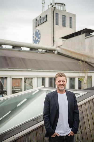 Guests are made very welcome: Henning Larsen Global Design Director Jacob Kurek invited us onto the roof of the headquarters. (Credit: Michael Nagl)