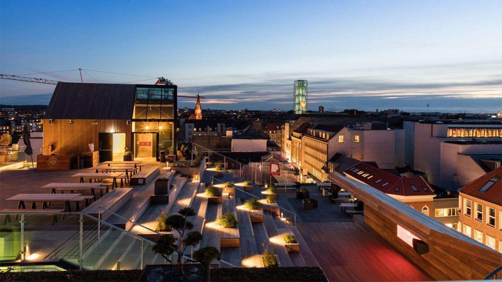 Popular meeting place high up above Aarhus: the Salling Rooftop Garden. (Credit: Francesco Galli)