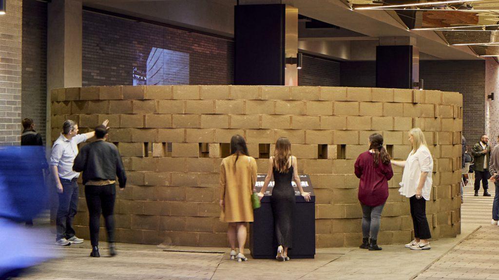 Anfassen, erfahren und bestaunen: Im Rahmen der Chicagoer Architekturbiennale präsentiert, ist die Bio-Block Spirale öffentlich zugänglich – erklärende Dokumentation inklusive. (Bild: Dave Burk / SOM)