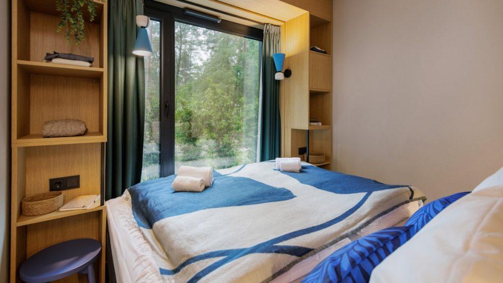 Schlafzimmer im neuen Bungalow des Center Parcs Bispinger Heide bei Soltau