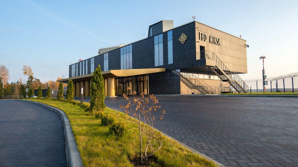 Privatjet-Terminal am Flughafen Minsk von RECS Architects