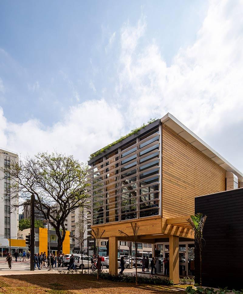 Fassade, McDonald's, São Paolo, SuperLimão Studio, Holzbau