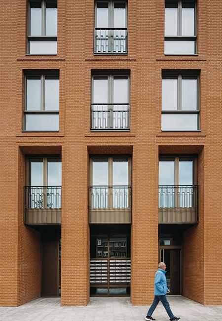 Der neue, von De Zwarte Hond designte Wohnblock „Regulateur“: Schöner wohnen in Groningen. (Bild: Eva Bloem)