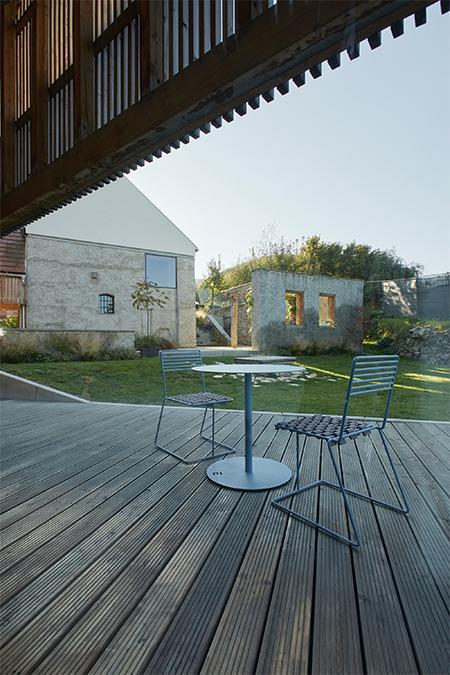 Alte Mühle, neues Zuhause: Auf einem Familiengrundstück im slowakischen Trenčín enstand eine schöne Kombination aus historischen und neuen Gebäuden.  (Bild: Filip Beránek)