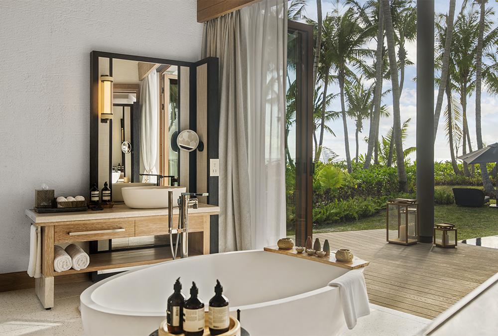 Luxuriös, nachhaltig und mit viel Handarbeit gestaltet: Die Villen des neuen Waldorf Astoria auf den Seychellen. (Bild: Waldorf Astoria)