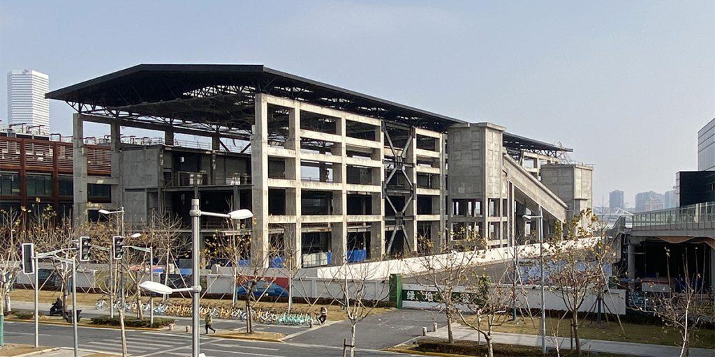 Zementfabrik wird Freizeit-Paradies: Die Bauarbeiten sind bereits im Gange. (Bild: MVRDV / Ucharm)