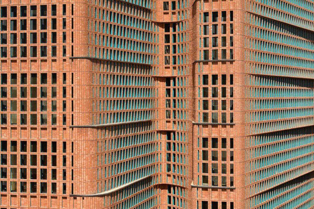 Das Hitra-Projekt ist ein Beispiel für Architektur, die eine dynamische Beziehung zum Stadtgebiet schafft