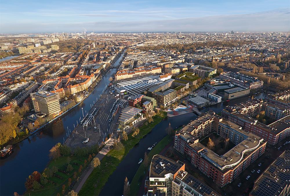 Blick in die Zukunft: Amsterdams neues Stadtquartier VrijHaven zwischen Havenstraat, Karperweg, Stadiongracht und Schinkeleilanden Park. (Bild: Proloog)