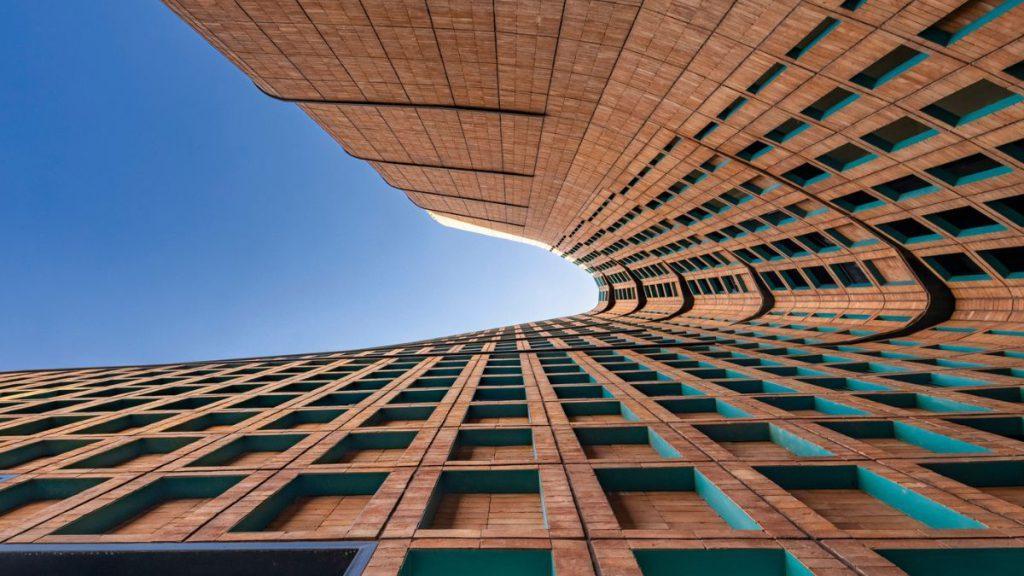 Hitra Office and Commercial Building in Teheran