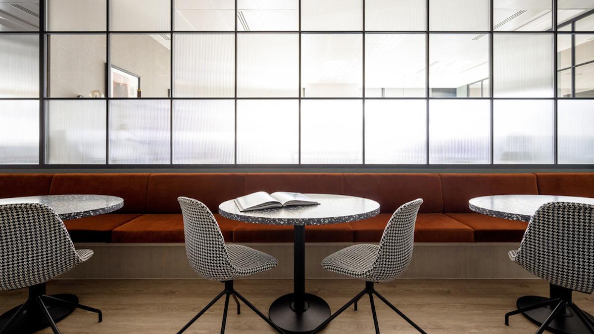 Rosewood Hotel Group; Hedaquater Hongkong; Flur; Sitzecken
