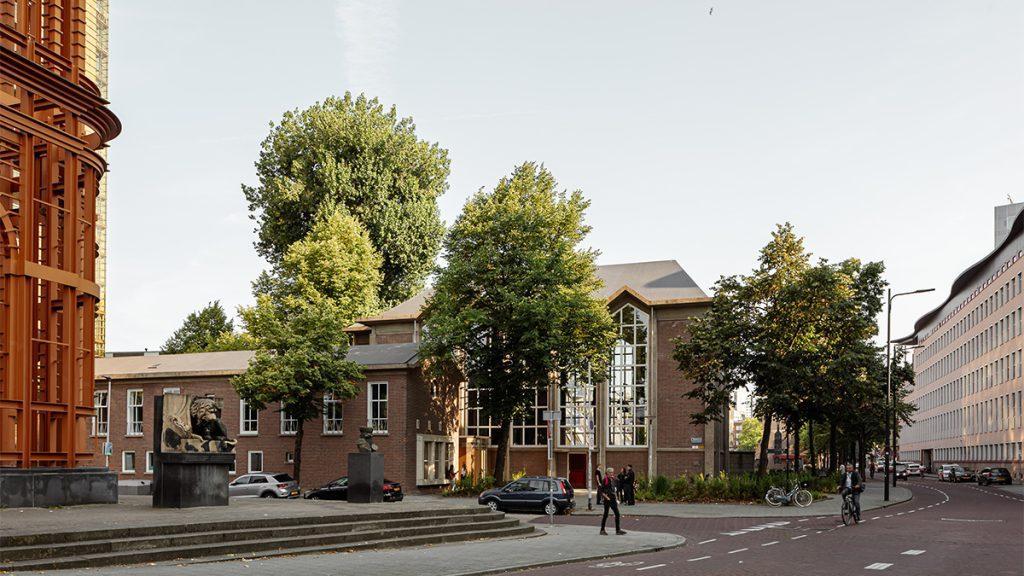 Die früher für die Allgemeinheit nahezu verborgene Kirche wurde nun zur Stadt hin geöffnet. (Bild: Sebastian van Damme)