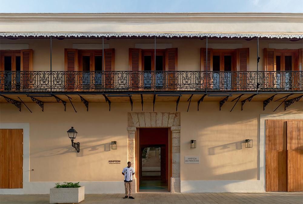 Schlichte Schönheit, noble Finesse: Moneo Brock Architects haben dem historischen Bauwerk aus der Kolonialzeit respektvoll und nachhaltig neues Leben eingehaucht. (Bild: Sergio Lopez)