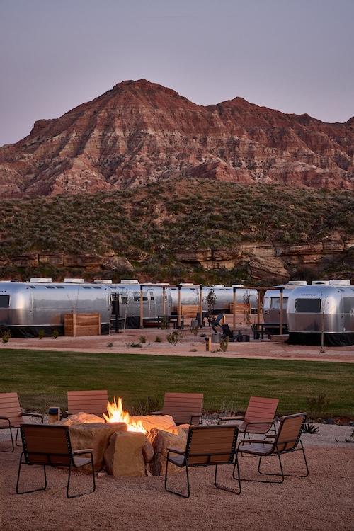 AutoCamp, USA, Feuerstelle, draußen, Airstreams