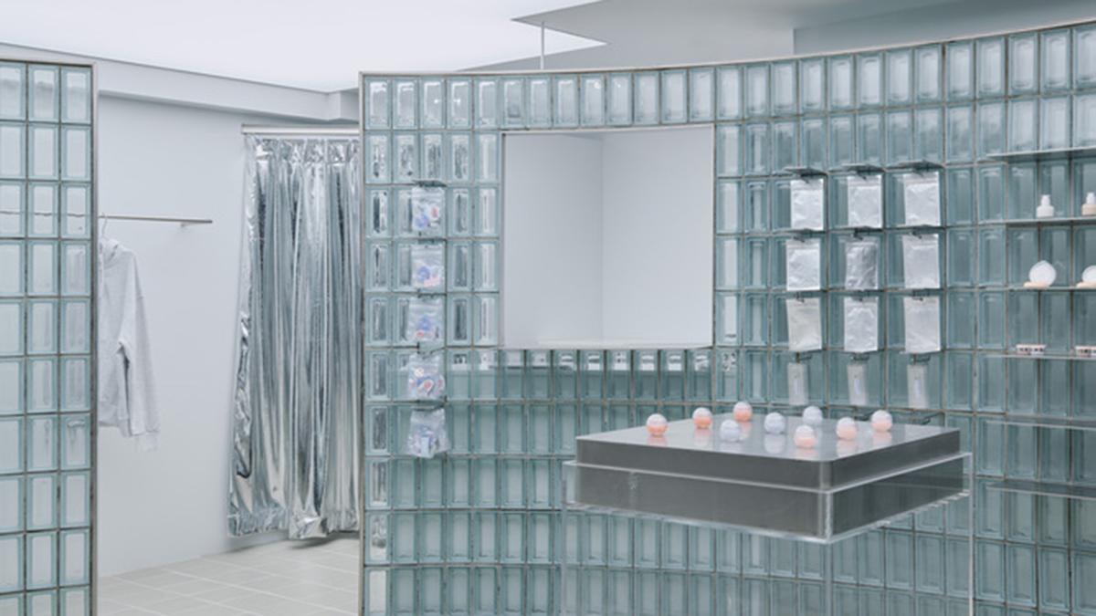 Ein Blick auf die Umkleidekabine im Glow Store