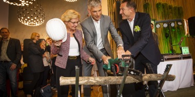 UBM CELEBRATES THE OPENING OF THE HOLIDAY INN LEUCHTENBERGRING  IN MUNICH