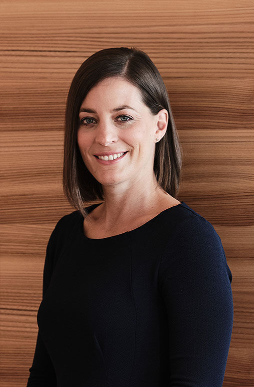 Mag. (FH) Anna Vay, CEFA