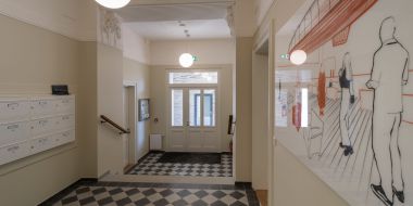 Astrid Garden od UBM zdobí nástěnné malby umělkyně Antoniny Zablocké