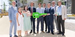 VILLAGE IM DRITTEN: Erste Bewohnerinnen im neuen Stadtquartier